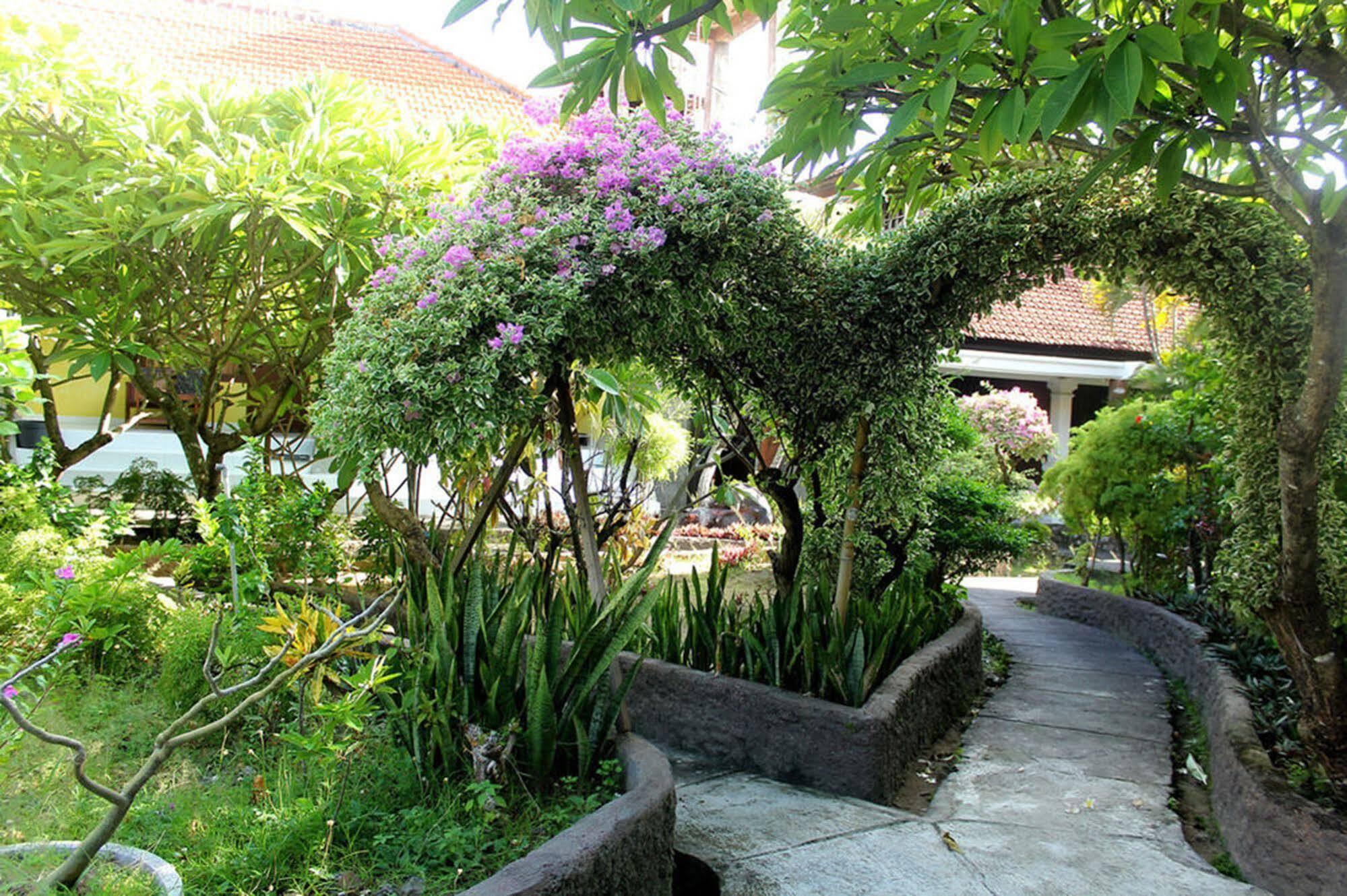 Berlian Inn Kuta Beach Kültér fotó